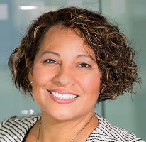 Claire Ashford, chefe de conformidade regulatória financeira, retrato.